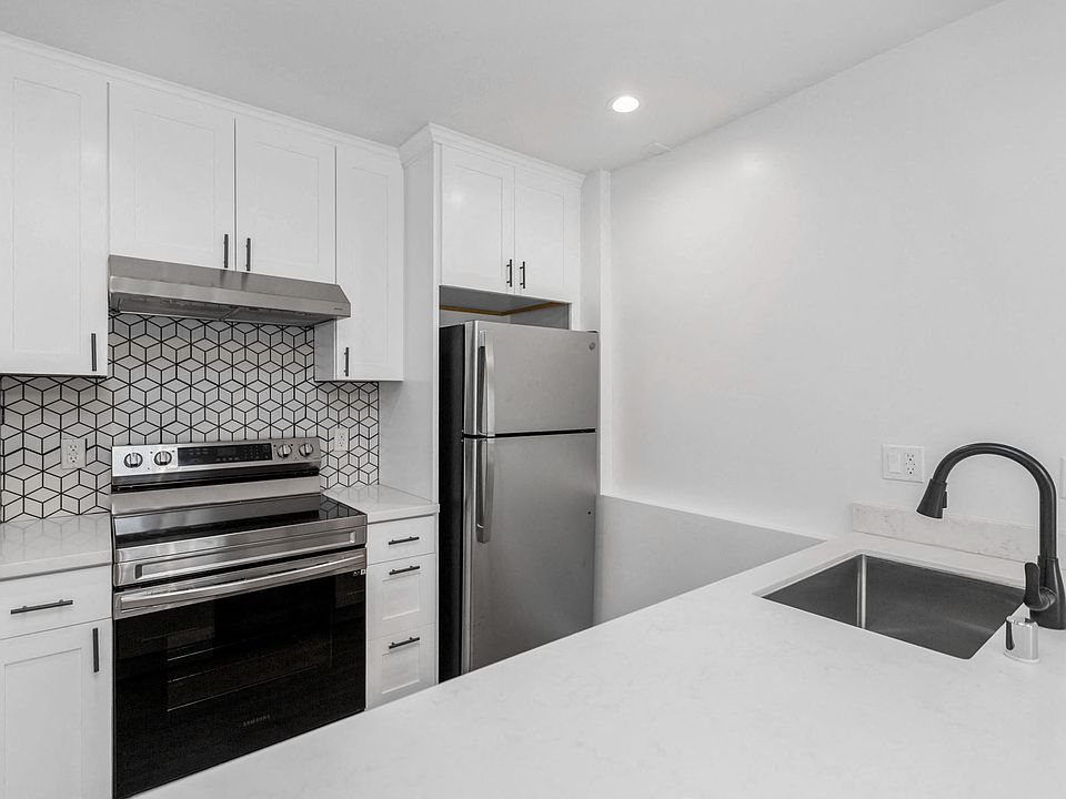 1st image of 155-165 Bartlett St #155-17