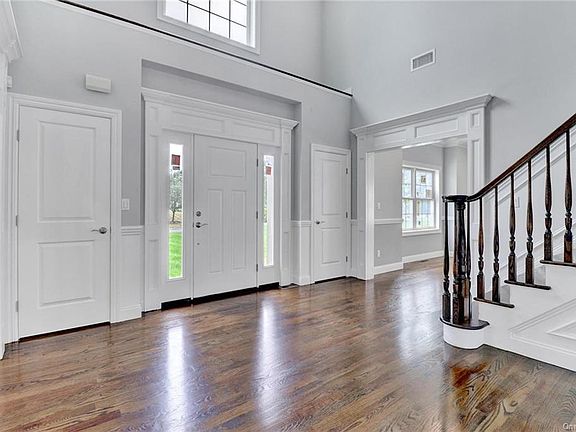 5th image of 13 Stone Meadow Ln