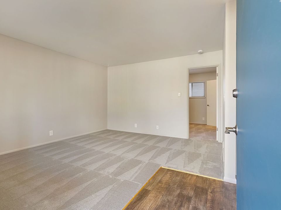 Bright living area as you enter, with dining and kitchen just to the right