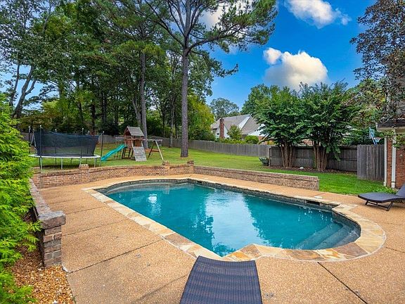 2nd image of 2899 Oakleigh Ln