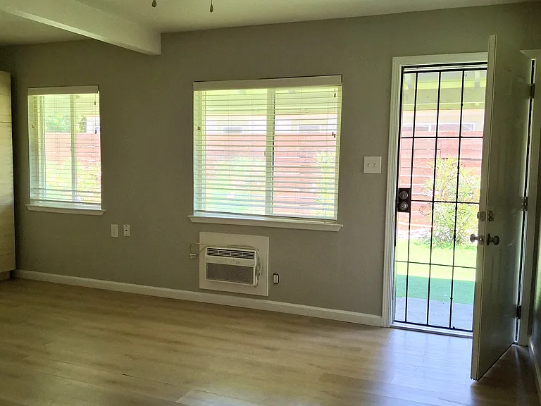 748 Lampasas Ave #2 — Photo 6