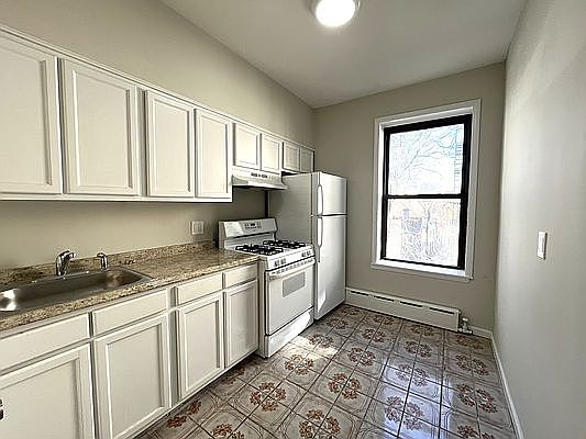 3rd image of 4211 Broadway #2