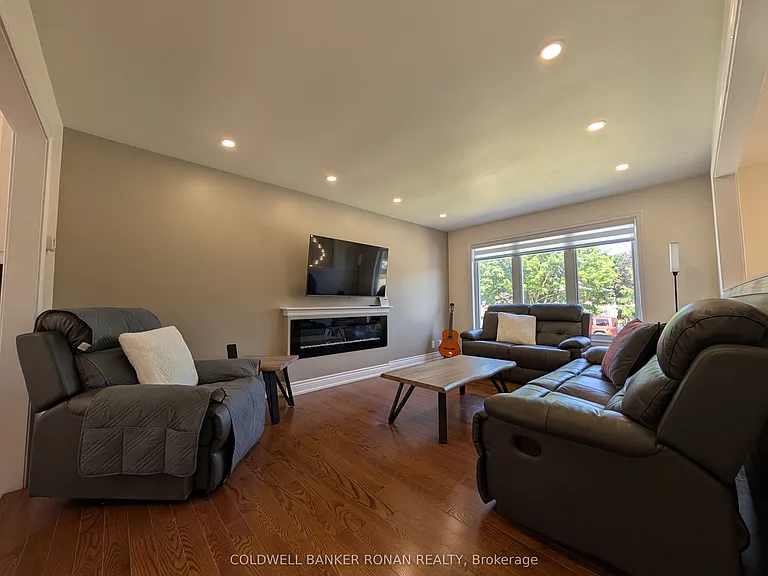 41 Camrose Dr — Photo 12