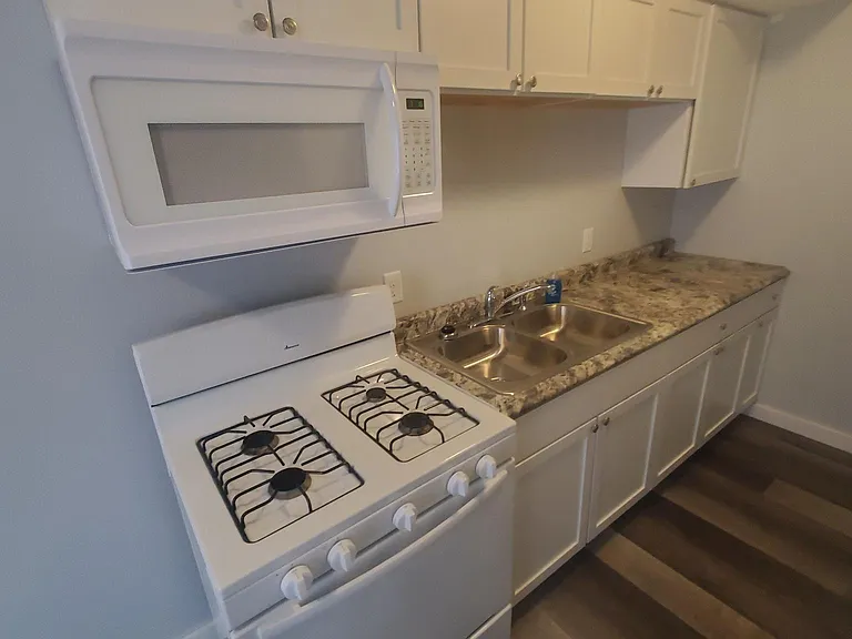 918 Denton St #14 — Photo 4