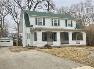 1066 9th St, Charleston, IL 61920