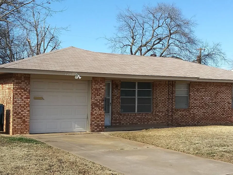 729 Hedge Dr