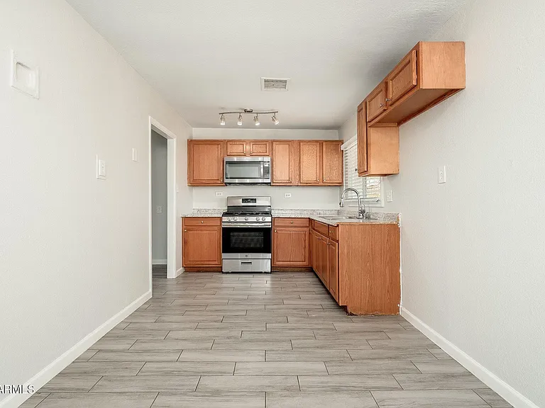 744 W Coolidge St #C — Photo 13