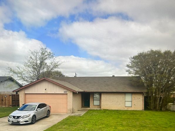 2203 Lamplight Dr
