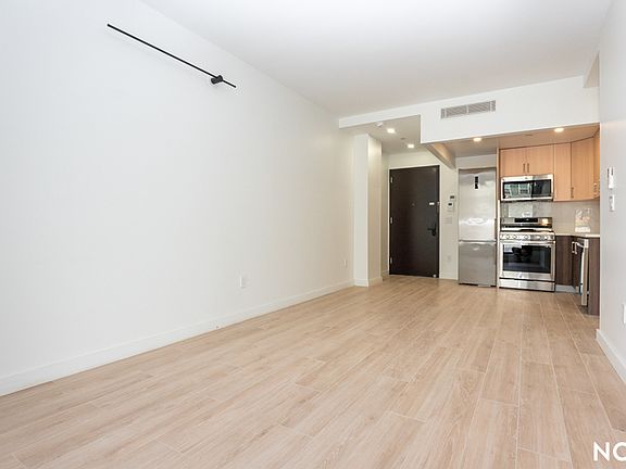 2nd image of 21 Meserole St #389