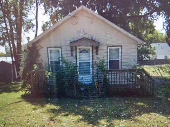 206 E College St, Clinton, MO 64735