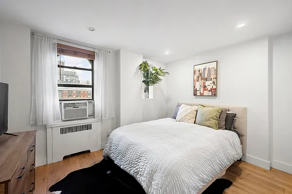 Rented by Douglas Elliman | media 6