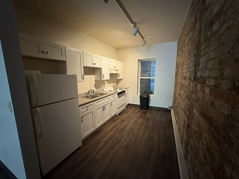 120-122 E 3rd St #2 — Photo 6