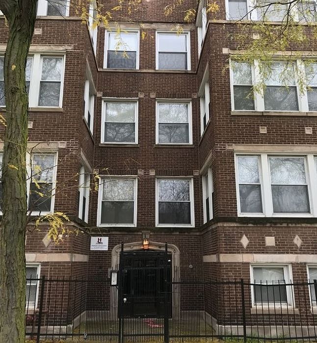 1st image of 4548 S King Dr APT 3