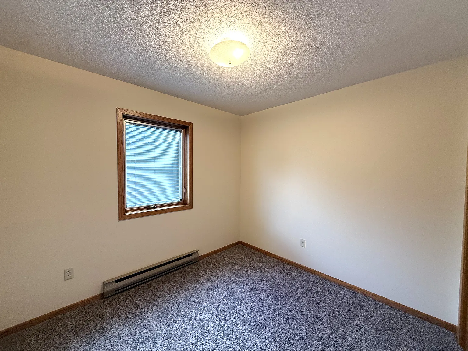2 bed, 700 sqft, $895 — Photo 4
