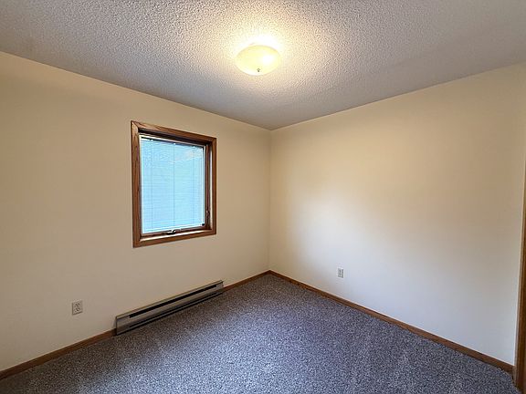 4th image of 410 Cedar Ct #5