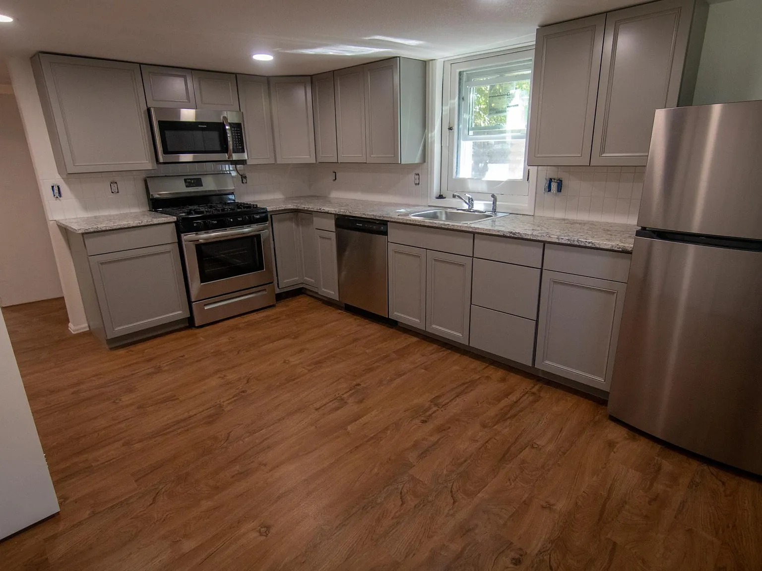 2 bed, 1200 sqft, $1,295 — Photo 3