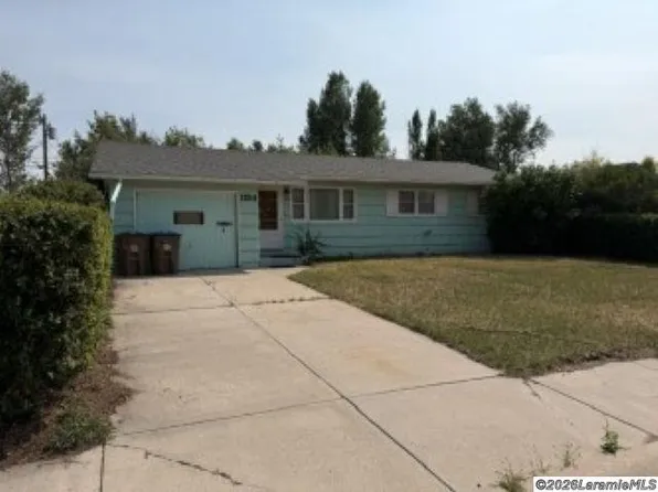 1124 Fetterman Dr, Laramie, WY 82070