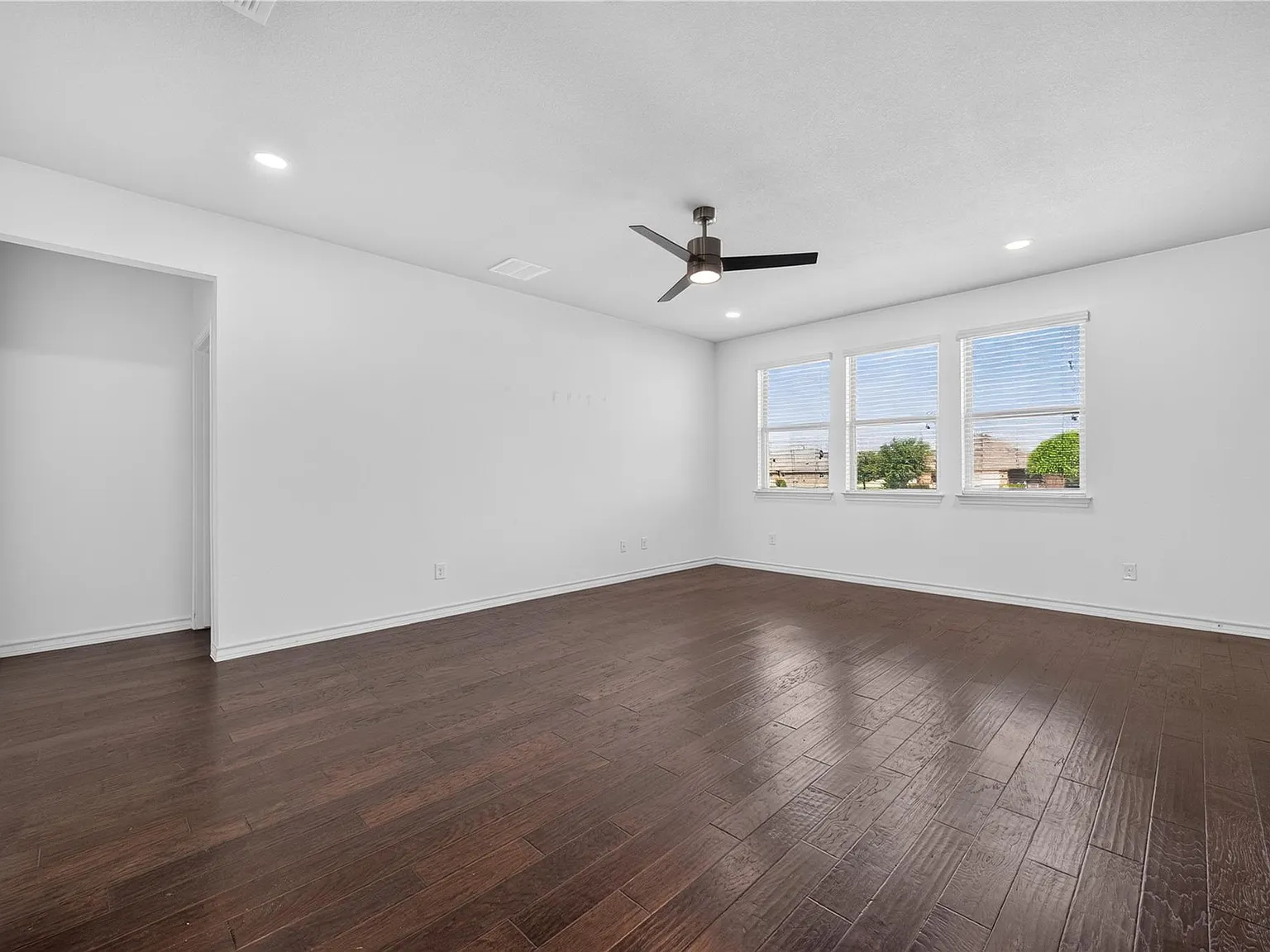 5 bed, 4.0 bath, 2764 sqft, $2,875 — Photo 2