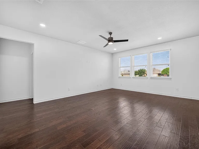 7634 Leonardo Dr — Photo 2