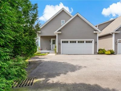 4877 Tower Hill Rd Unit E, South Kingstown, RI, 02879