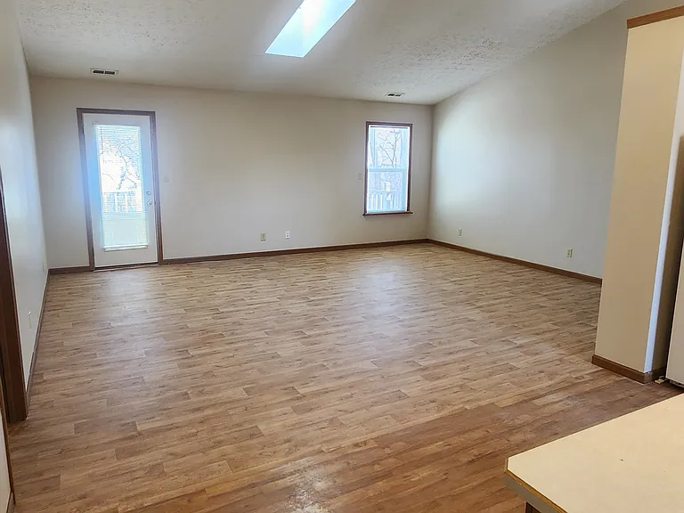 2302 Temple Ct E — Photo 8