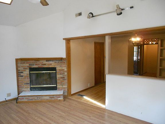 4th image of 1715 W 55th St