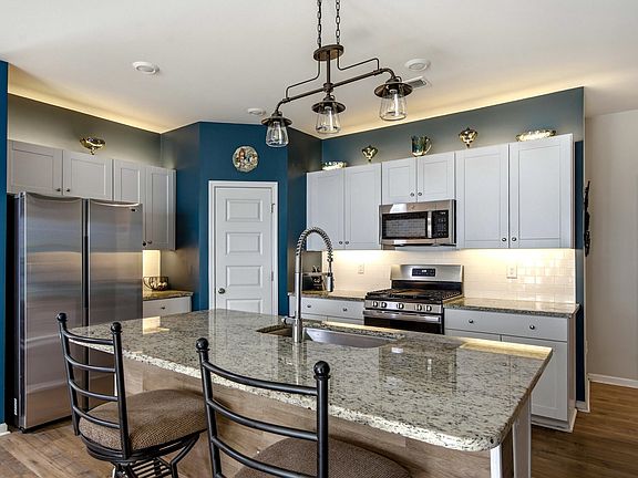 5th image of 378 Hillwood Ct.