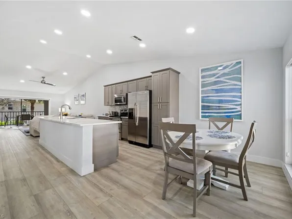 822 Gulf Pavilion DR #201, NAPLES, FL 34108