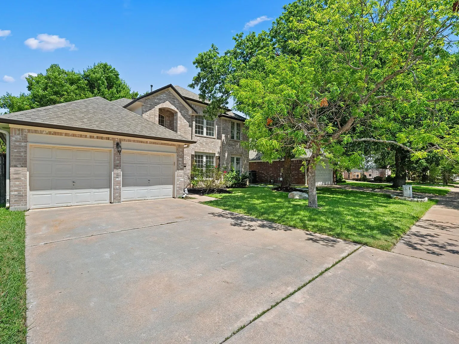 4 bed, 2.5 bath, 2684 sqft, $2,995 — Photo 3
