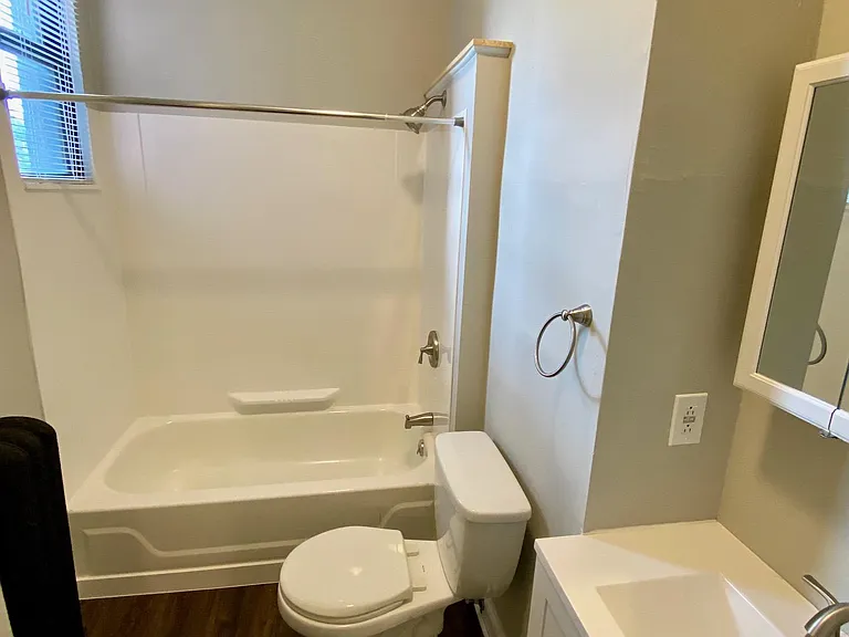 Chelsea Manor — Photo 35