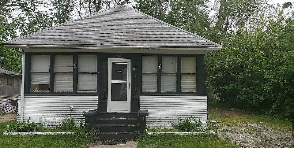 1st image of 1089 Broadway Ave