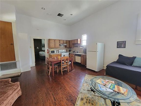 3rd image of 2213 Brainard St