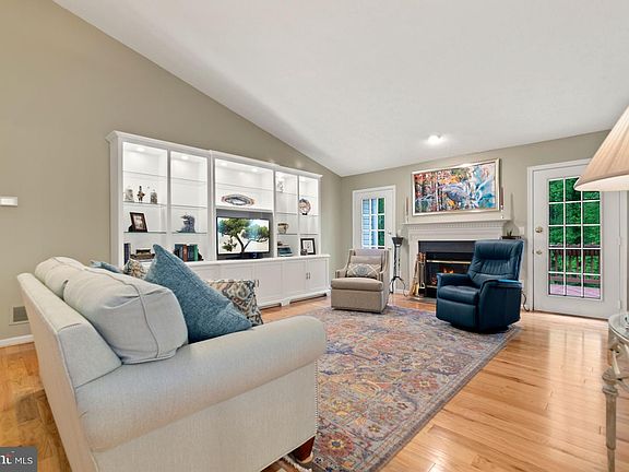 3rd image of 1228 Taylor Ave
