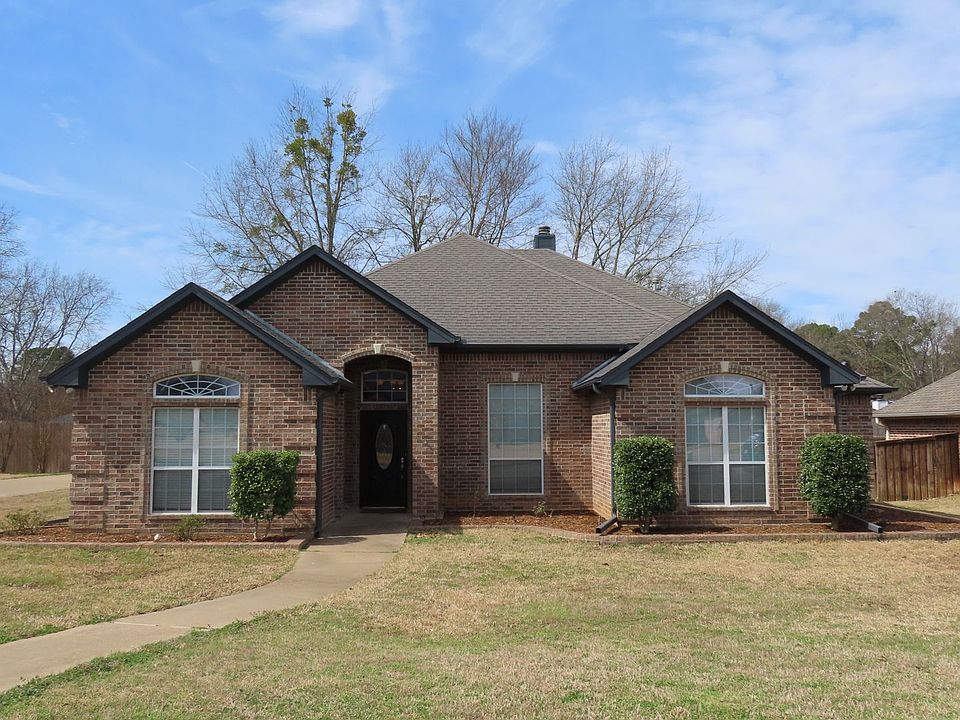 1st image of 2062 Old Oak Dr