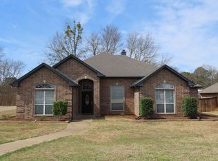2062 Old Oak Dr, Tyler, TX 75703