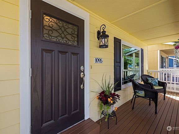 3rd image of 1095 NE Beaumont Lane