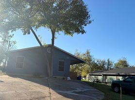 511 Central Ave, Elgin, TX