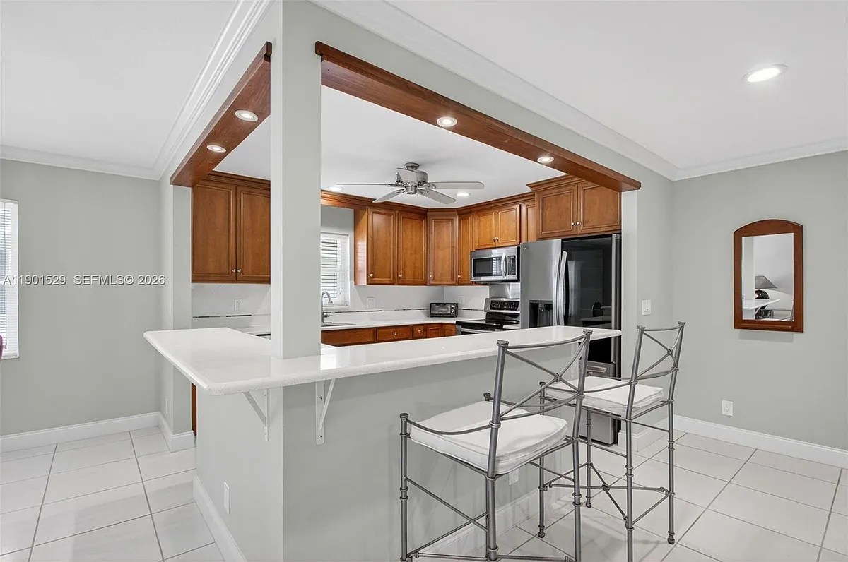Building Photo - 3810 Rowena Cir