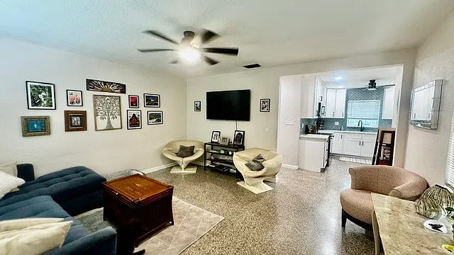 3 bed, 1104 sqft, $2,500 — Photo 3