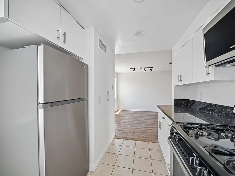 1939 N Tamarind Ave #1 — Photo 6