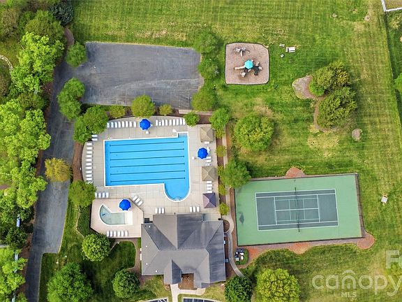 2nd image of 1005 Laparc Ln