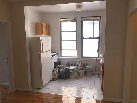 Rented by Metroline Realty | media 7