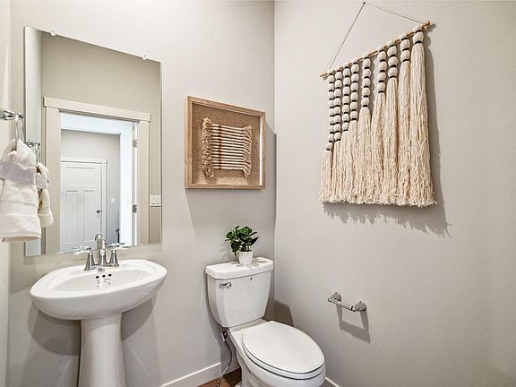4th image of 63107 NE Henningsen Pl