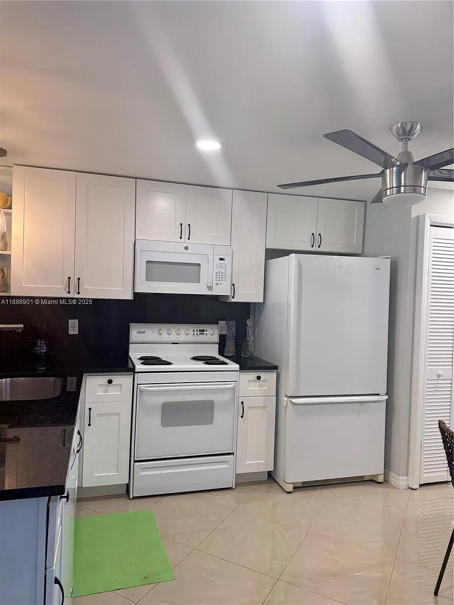 Building Photo - 1627 Riverview Rd #212