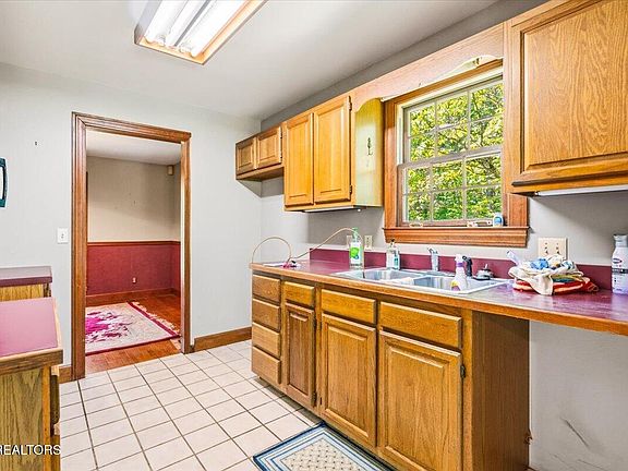 3rd image of 400 Imperial Heights Ln