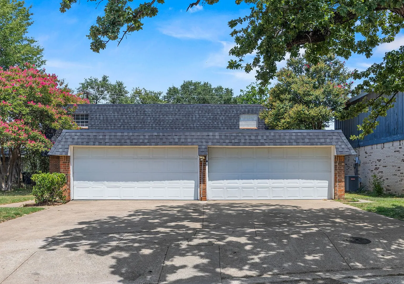 Spacious 4-Bedroom Townhome with 2-Car Garage in Arlington $2,295/Month — Photo 1