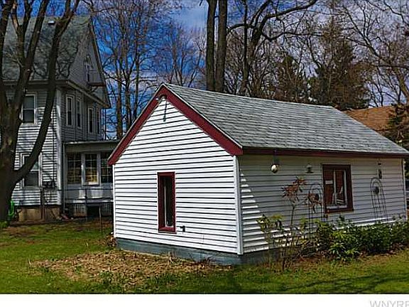 3rd image of 93 Huron St