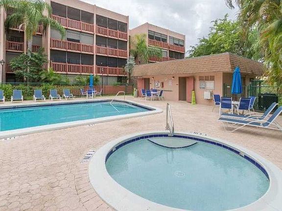 3rd image of 1021 Mockingbird Ln APT 409
