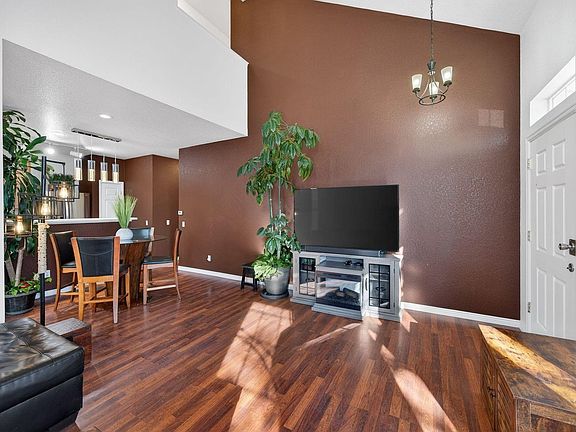 4th image of 4775 Flower St