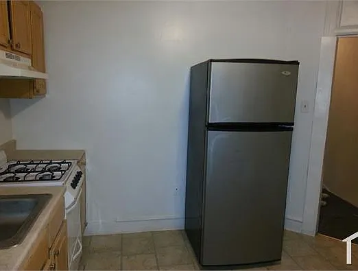 3 bed, 960 sqft, $1,750 — Photo 2